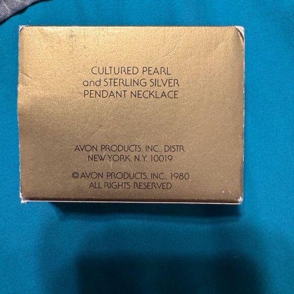 Vintage Elegant Pearl Necklace and Earring Set - Picture 9 of 9